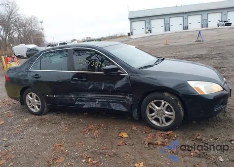 2006 Honda Accord 2.4 Ex z USA, uszkodzony, nr VIN 1HGCM56856A171911